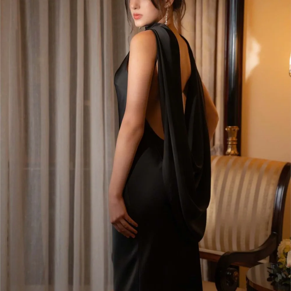 Abiti 2025 Donna Temperamento Abito da sera in raso Abito lungo sexy francese Backless Tinta unita Elegante Abiti alla moda Moda