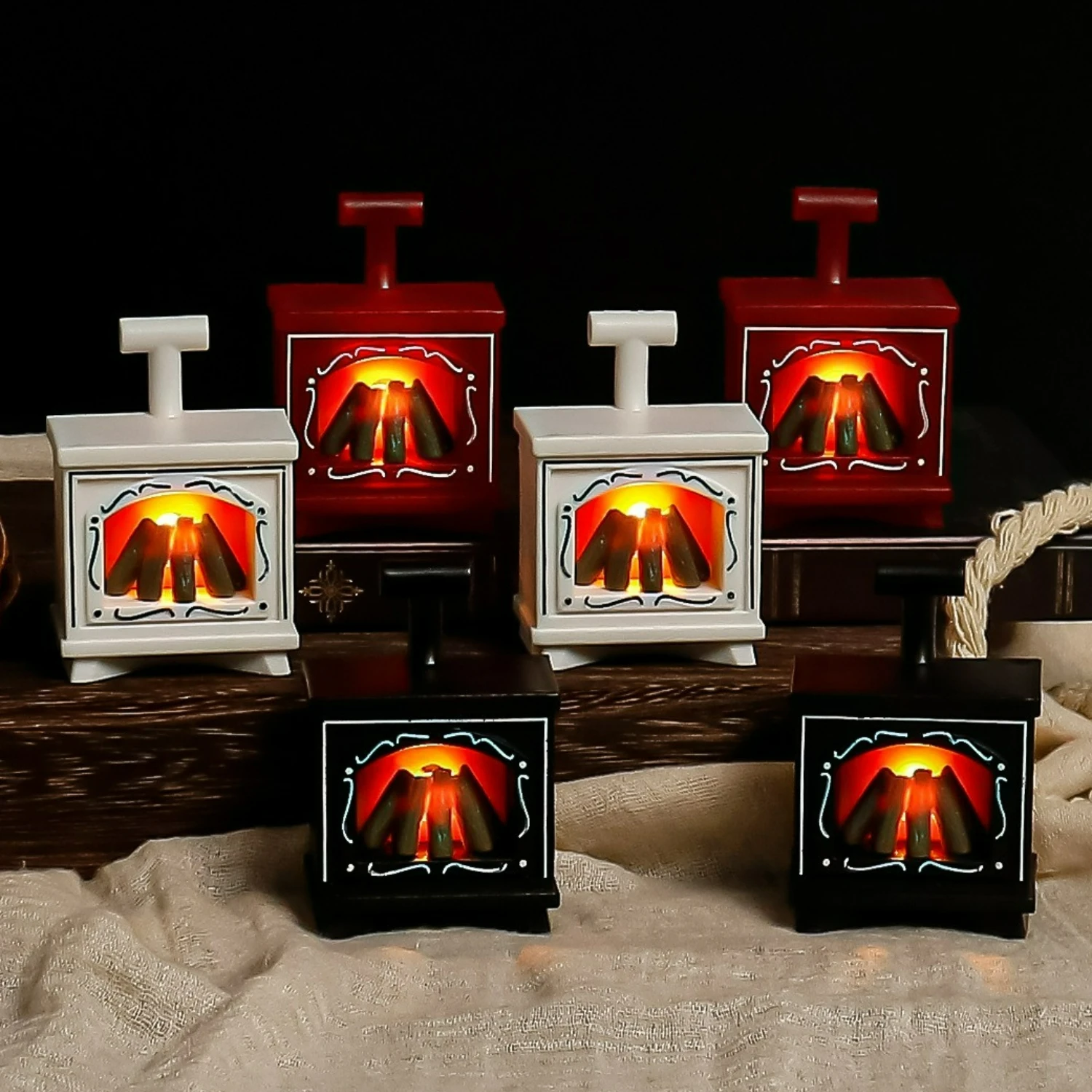 LED Casa delle bambole Mini Camino Stufa luminosa Modello Mobili per la casa Cucina Scena di vita Decorazione Giocattoli Camera da letto Comodino Luce notturna