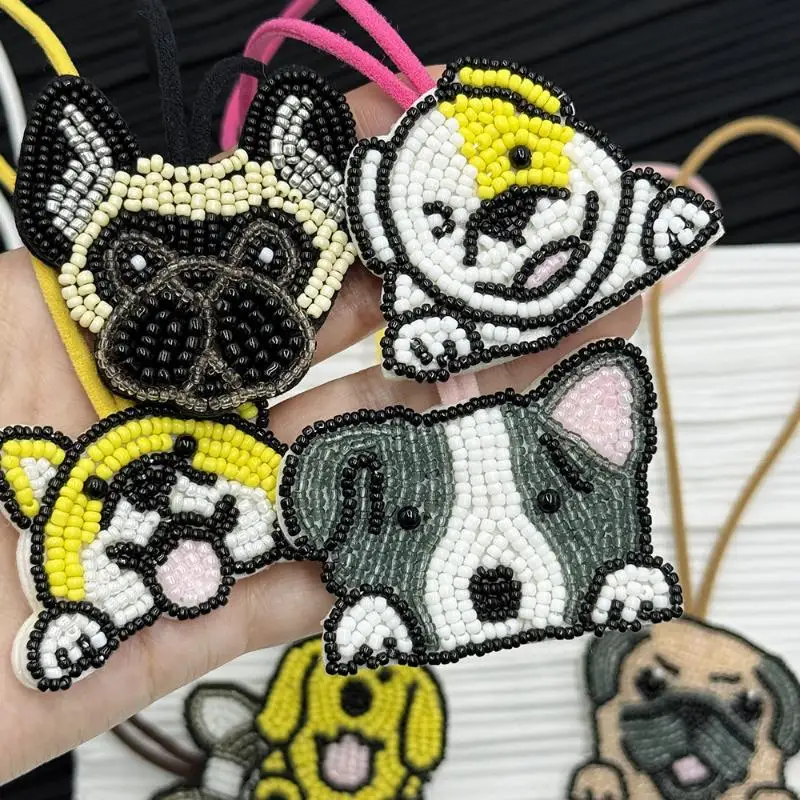 Fetching Dog Emblem Cordón Parche Colgante de fútbol Regalos decorativos para el hogar.