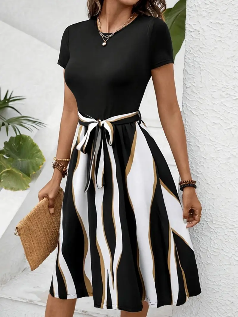Vestido midi de corte A para mujer, cuello redondo, manga corta, con cinturón en la cintura, cintura ajustada, falda con vuelo y longitud media.