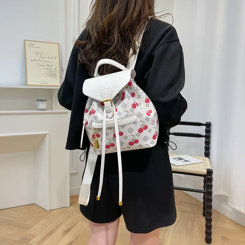 

Рюкзак-трансформер 2025 года для женщин, сумка через плечо с монограммой и цветными блоками, просторный дорожный рюкзак с рукавом для ноутбука ​