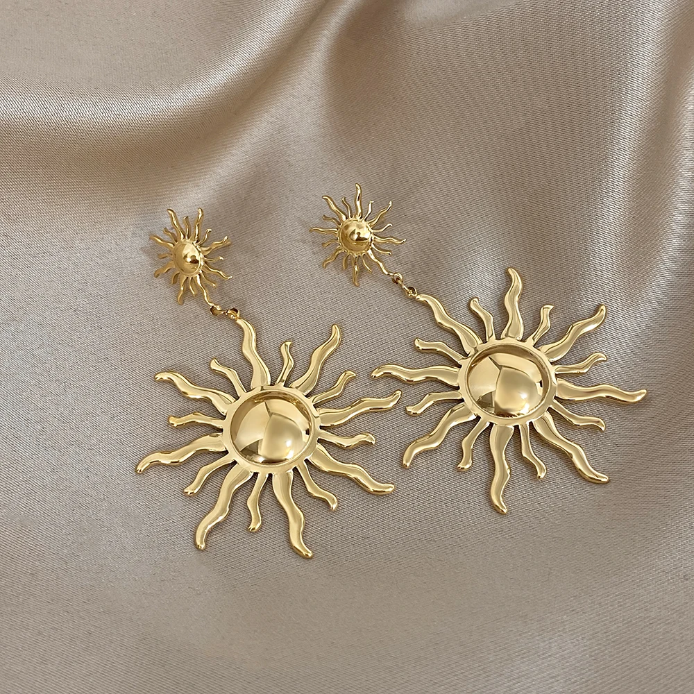 Kolczyki damskie w kształcie słonecznika, różne rozmiary, pozłacane, unikalne, uniwersalne, z gładką powierzchnią.
