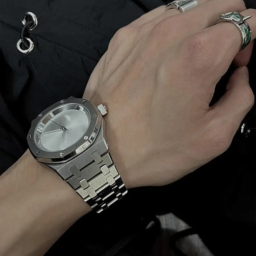 ساعة رجالية عصرية فاخرة جديدة عالية المظهر، ساعة كوارتز، مصممة خصيصًا للطلاب الذكور، ساعات متخصصة إبداعية، أفضل الهدايا للعطلات وأعياد الميلاد وغيرها من الهدايا