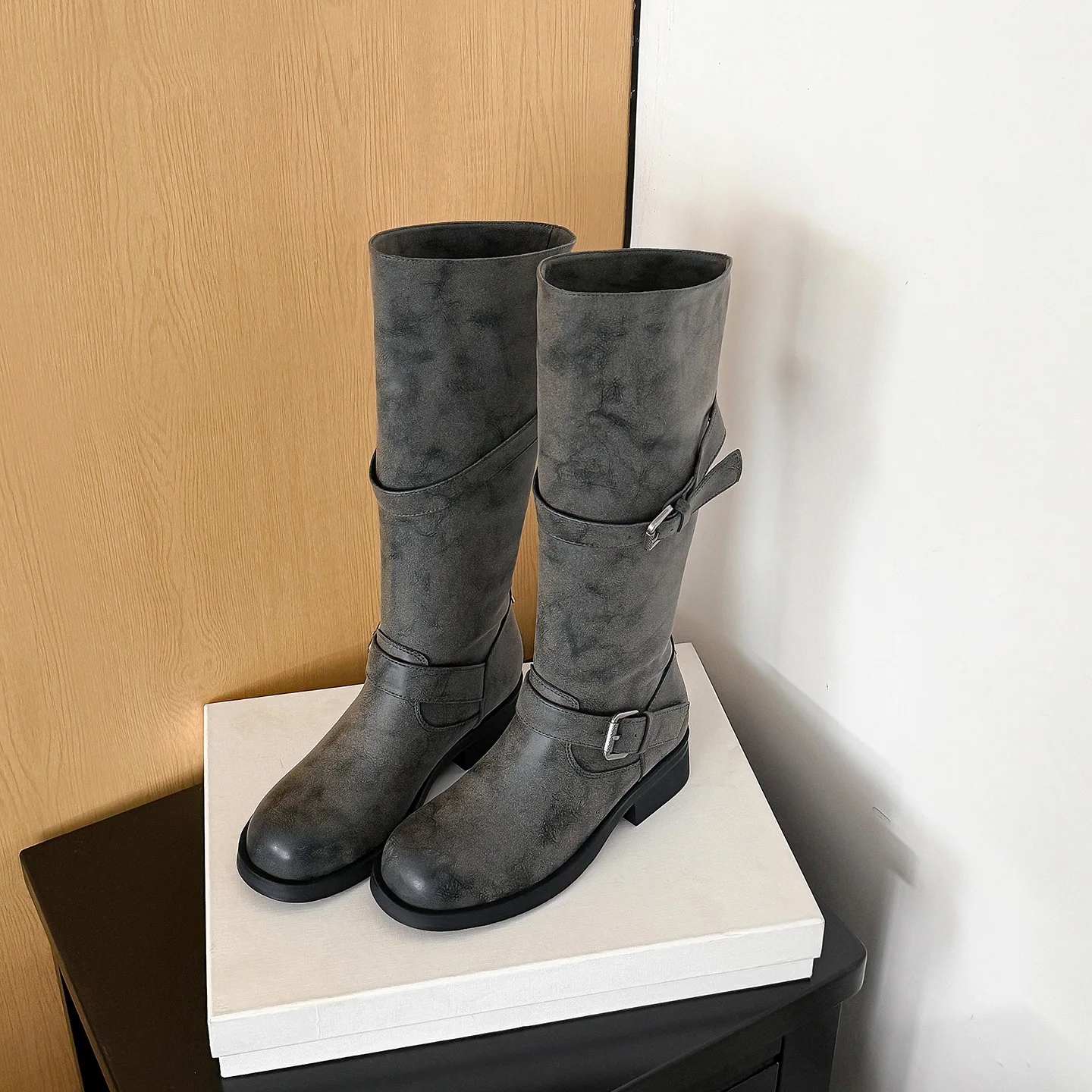 Retro belt buckle spicy girl long tube boots women 2026 autumn pile pile boots thick heel slimming knight boots