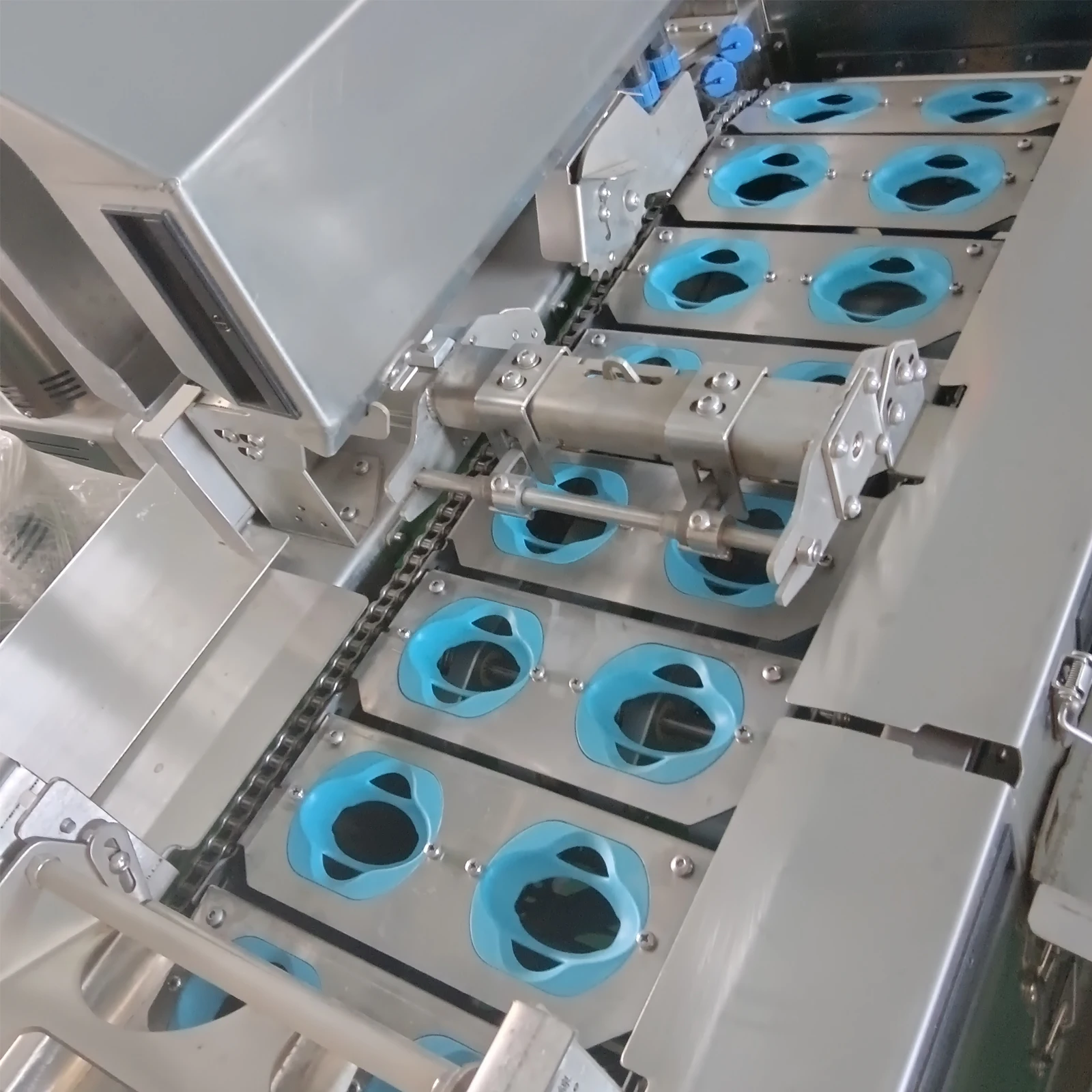 Macchina per cracking industriale Attrezzatura per rompere il separatore di capacità da 5400 pezzi