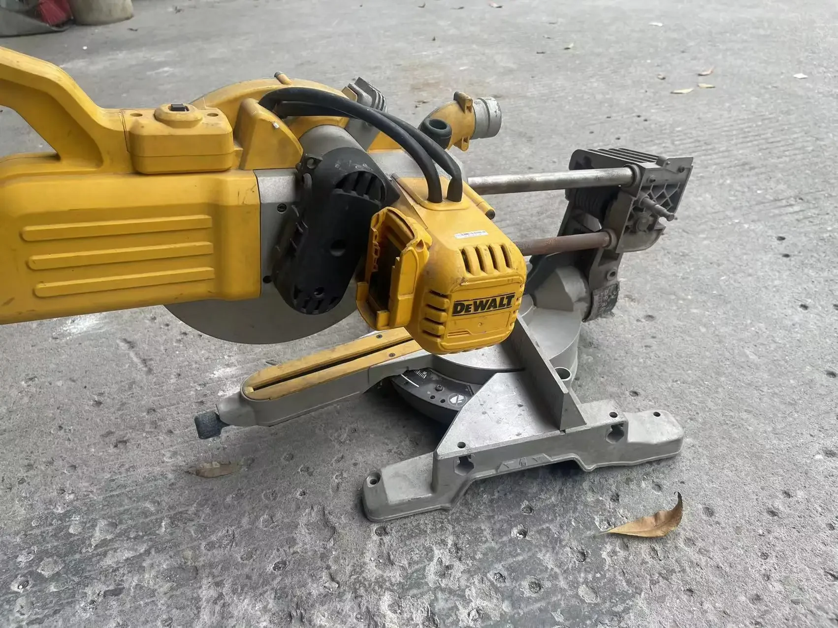 DeWalt Dcs778 Cross cut / Mitre saw，tool ONLY ，second hand，60volt