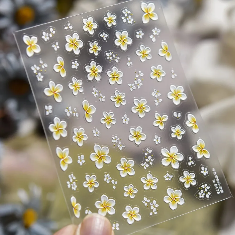 5D エンボス加工レリーフフランジパニの花ネイルステッカー黄白 5 花びら花スライダーステッカー Y2K 自己粘着マニキュアデカール