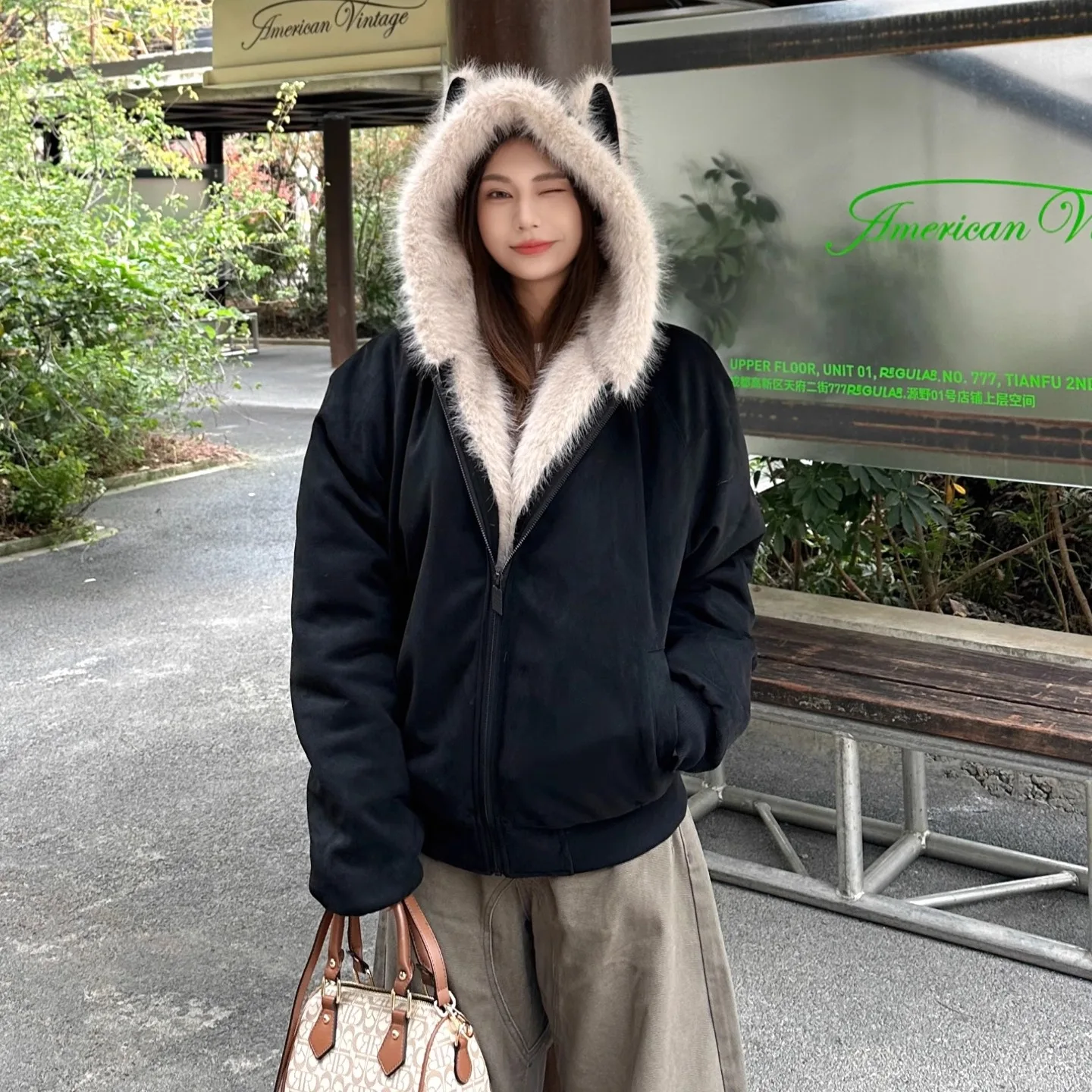 

Длинная женская парка, водонепроницаемая, во французском стиле, приталенная, с изысканным и элегантным внешним видом, цвет винный.