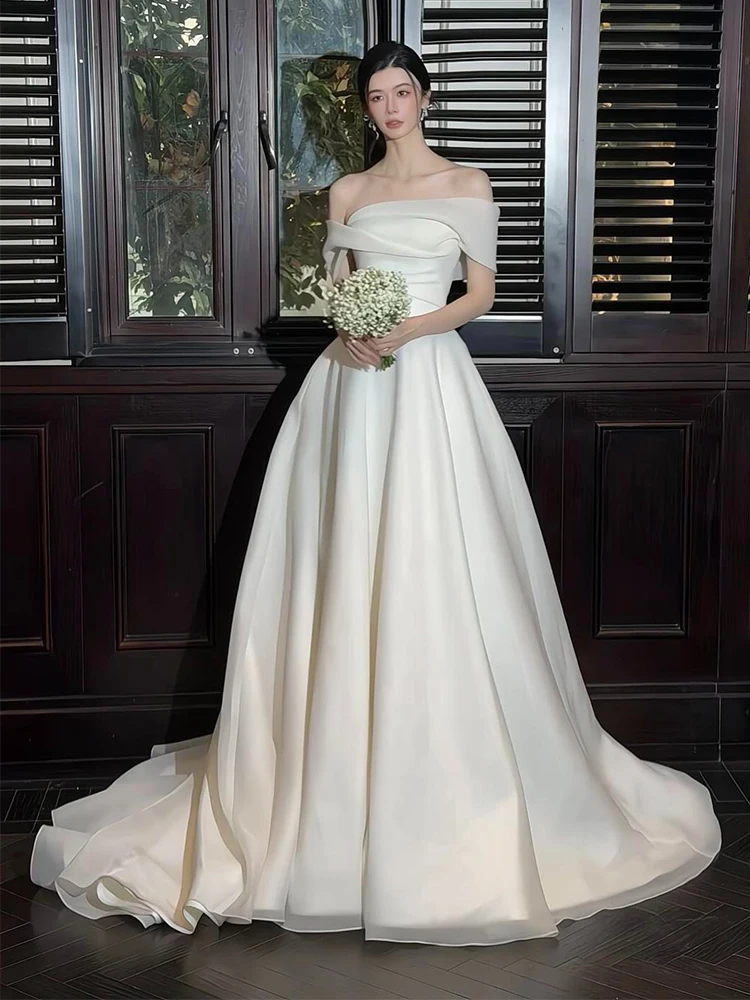 

Шелковое атласное свадебное платье 2025 года, новинка, маленький размер, на одно плечо, утренний халат, для невесты 2026 года, легкая фата для выхода из зала