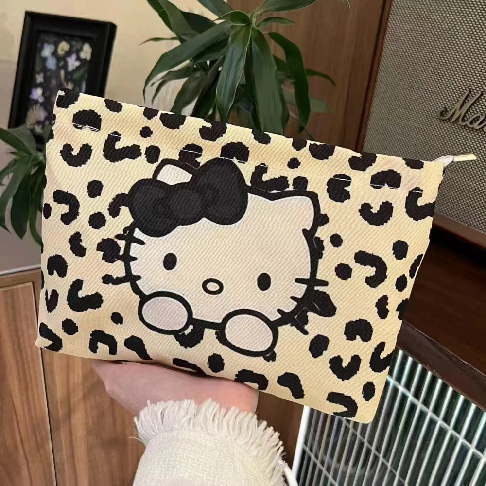 

Косметичка Hello Kitty Kawaii, женский клатч, минималистичный стиль, сумка для туалетных принадлежностей, милый клатч, сумка для хранения косметики в стиле аниме
