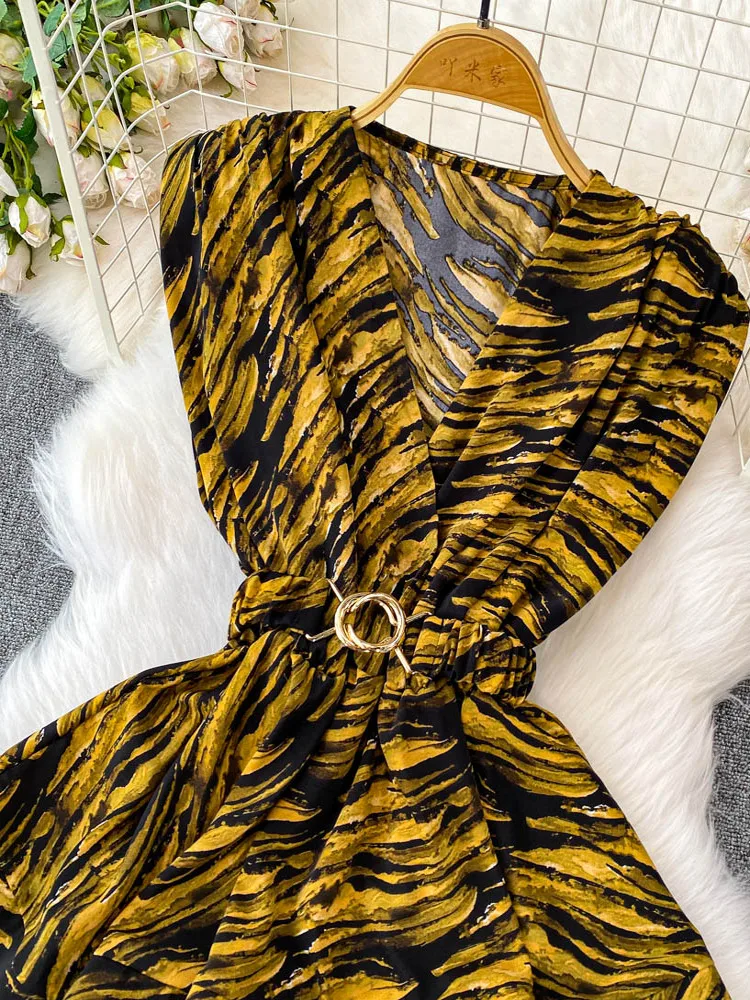 

Slim Fit V-Ne Svel Vest Women's Faion Summer 2025 Printed Elastic Waist Design with Puffy Skirt Hemline Top