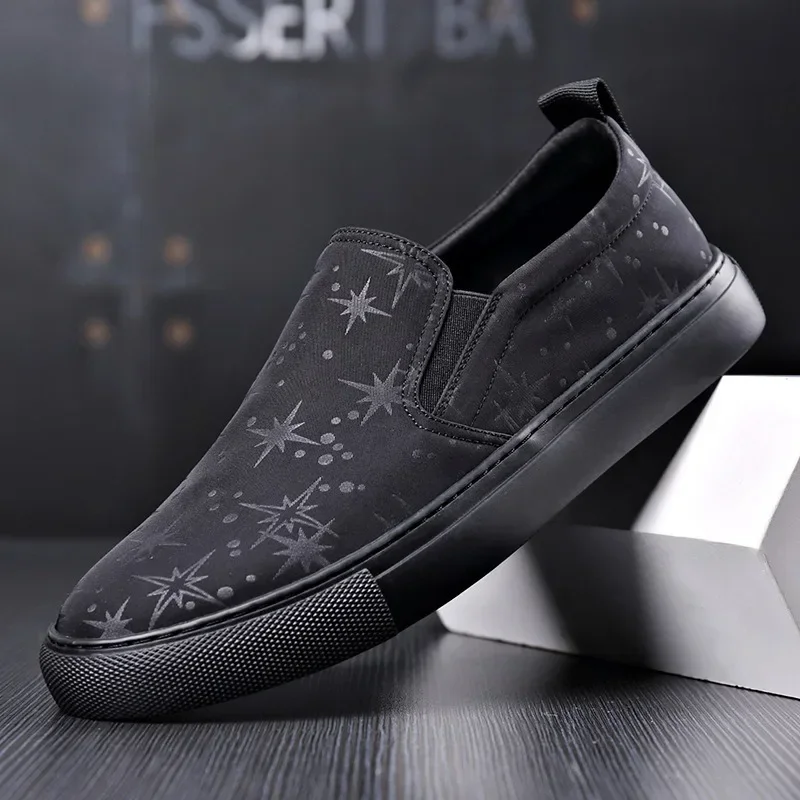 New Casual Big Size Men's Cloth Shoes Spring Autumn Fashion Flat Heel Soft Sole Vintage Embroidery Male Vulcanize Shoes