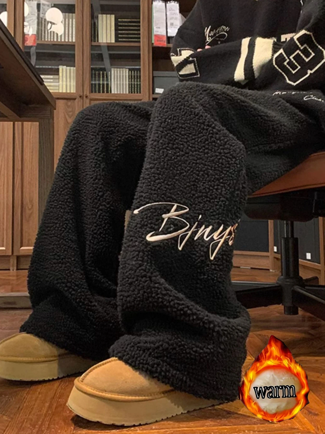 겨울용 방한 양면 플리스 캐주얼 스트레이트 팬츠, 자수 레터링이 있는 새로운 디자인, 루즈하고 다용도, 청소년을 위한 스포티하고 따뜻한 면 팬츠, 드레이프 와이드 팬츠, 트렌디한 플리스 안감과 두꺼운 팬츠