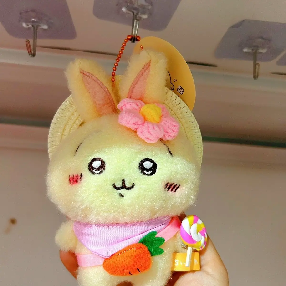 

Kawaii Chiikawa 10 см милая кукла-подвеска, детский подарок на день рождения, соломенная шляпа моркови Усаги, съемная