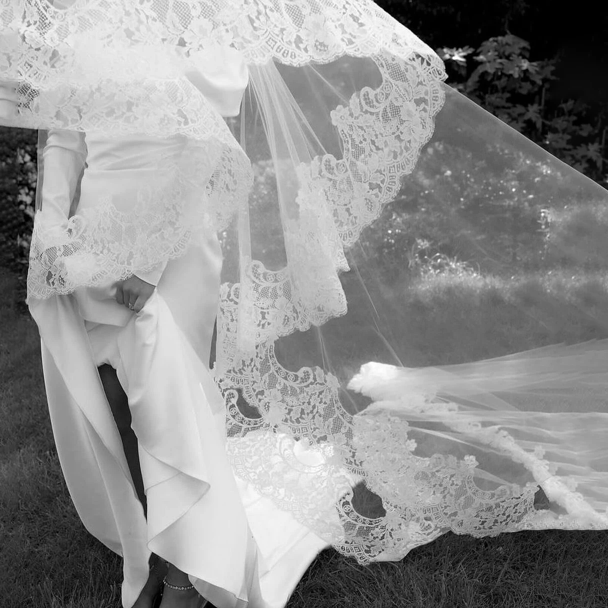 Chapel Length Crochet Lace Trim Mantilla Veil With Comb Customized One Layer Tulle Wedding Bridal Drop Long Trailing Veils