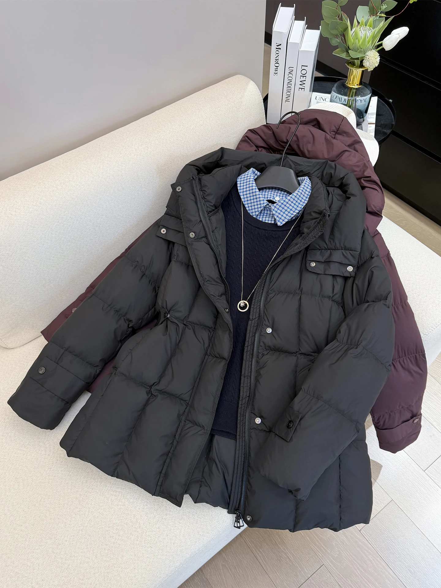 

Thickened Black down Jacket Easy to Wear Unisex Warm Casual Style Polyester Fabric Hooded Zipper Closure Mid-Length Coat