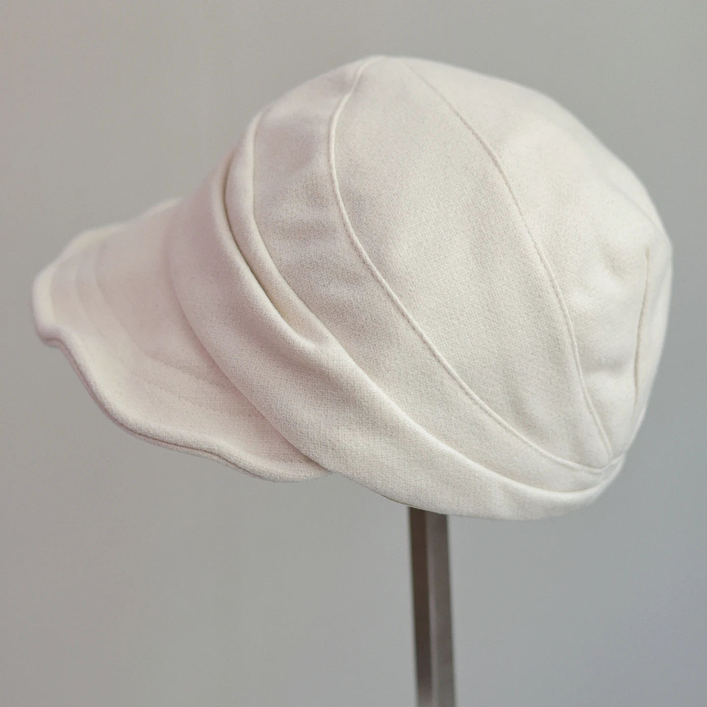 قبعة موزع الصحف للنساء قبعة بيريه واسعة الحواف للنساء موضة خريف/شتاء ، قبعة رسام نمط عتيق إكسسوارات جديدة