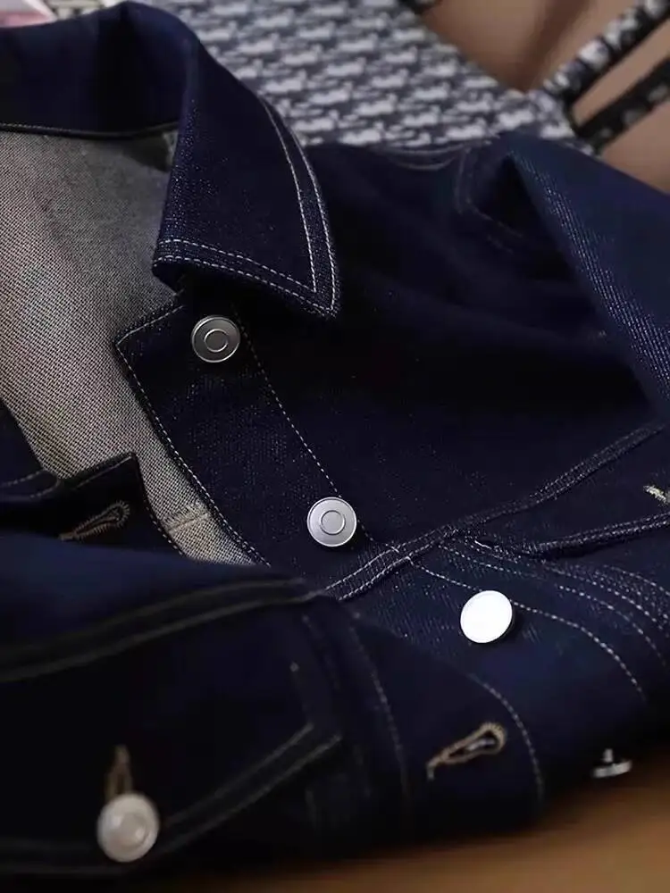 เสื้อผู้หญิงยีนส์สีน้ำเงินสไตล์เรโทร ทรงหลวม สบายๆ แฟชั่นฤดูใบไม้ร่วง กระดุมคลาสสิก