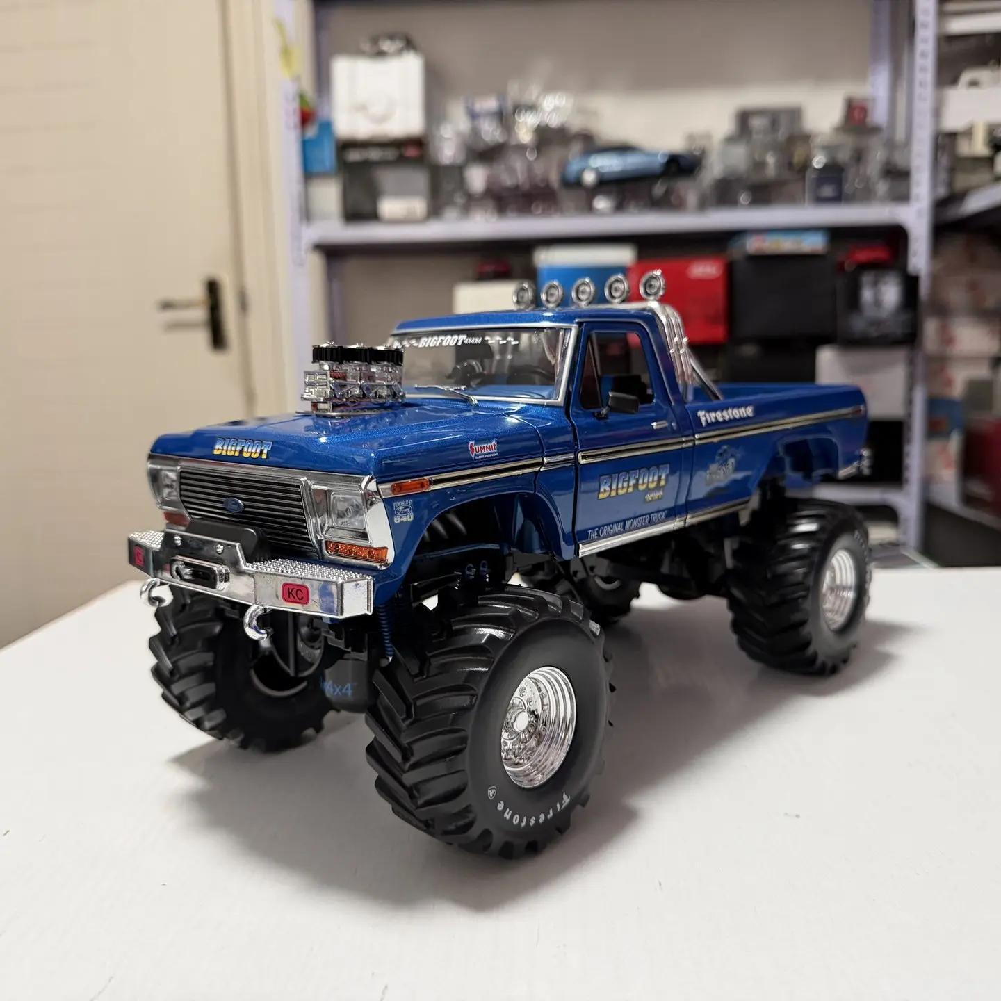 1:18 Scale Diecast Alloy FORD F-250 Bigfoot Off-road Vehicle 1974 Toys Cars Model Classics Adult Gifts Souvenir Static Display