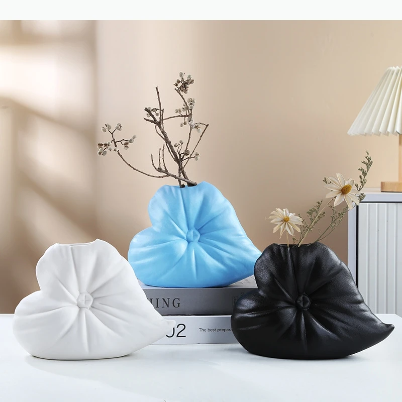 Ceramic Vase Cartoon Fluffy Heart Flower Vase Pillow Shape Geometric Tilt Ceramic Handicraft Home Decoration Accessories