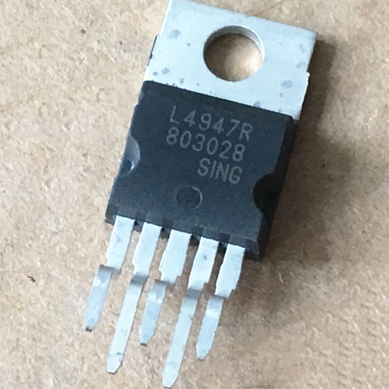 2PCS L4947R Very low voltage drop regulator integrated circuit