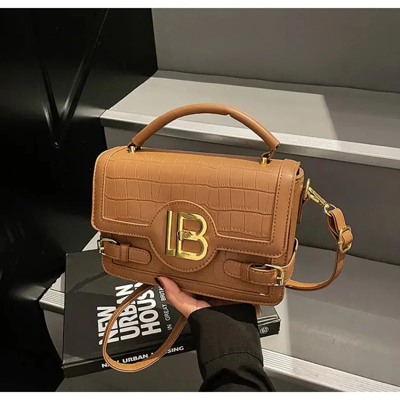 Квадратная сумка с летним каменным узором 2025 года — элегантная женская сумка через плечо и через плечо, текстурированная сумка премиум-класса