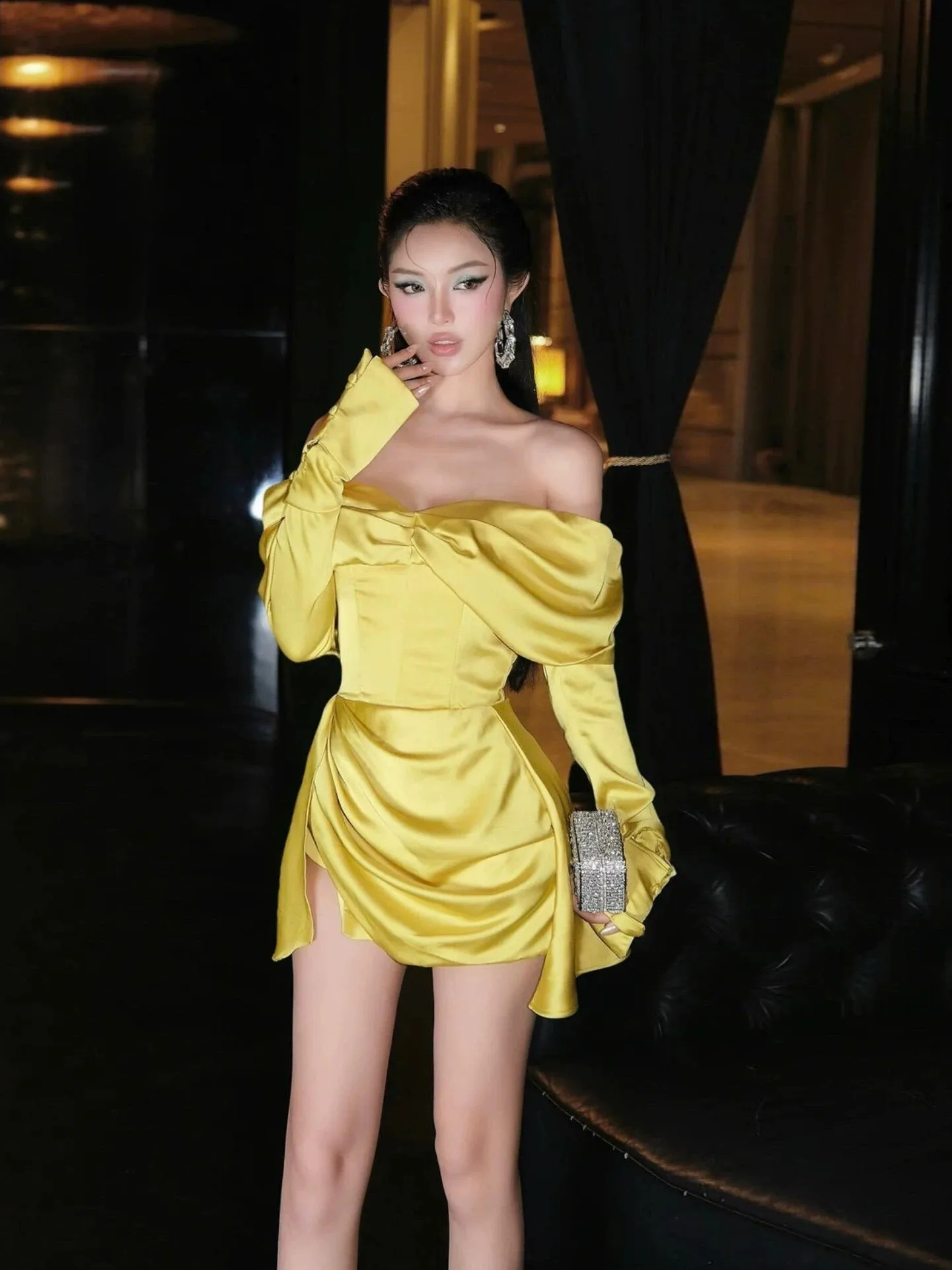 

Elegant One-Shoulder Dress Women's High Waist Slimming Skirt Summer Luxury Sensation French Style Long Sleeve Zipper Back