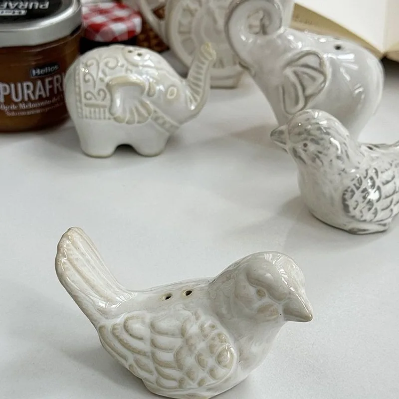 

Vintage Rural Style Ceramic Jar Home Creative Animal Pepper Powder Salt Bottle Seasoning Desktop Decoration Jar Kitchen Tools