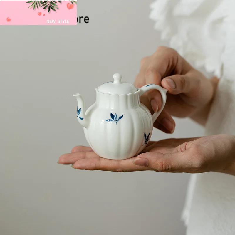theiere-en-ceramique-orchidee-papillon-pure-peinte-a-la-main-de-130ml-pot-elegant-bouilloire-a-tremper-le-the-domestique-pour-accessoires-de-the-ornements