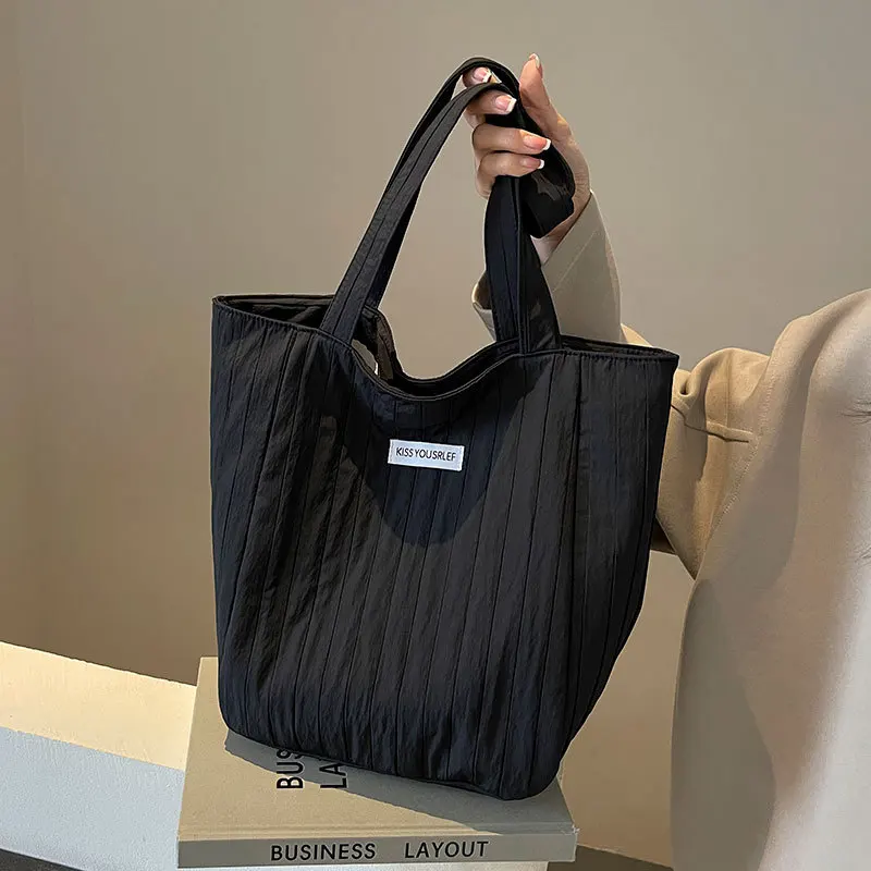 ฤดูร้อนกระเป๋าสะพายไหล่ความจุขนาดใหญ่สําหรับผู้หญิงลําลองจีบผ้าแคนวาสกระเป๋าอเนกประสงค์กระเป๋าพร็อพ