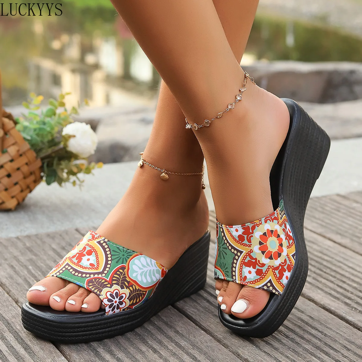 Neue Sommer Frauen Hausschuhe Plattform Sandalen Keile Schuhe Outdoor Clogs Modedesign Strand Urlaub Hausschuhe Freizeit schuhe