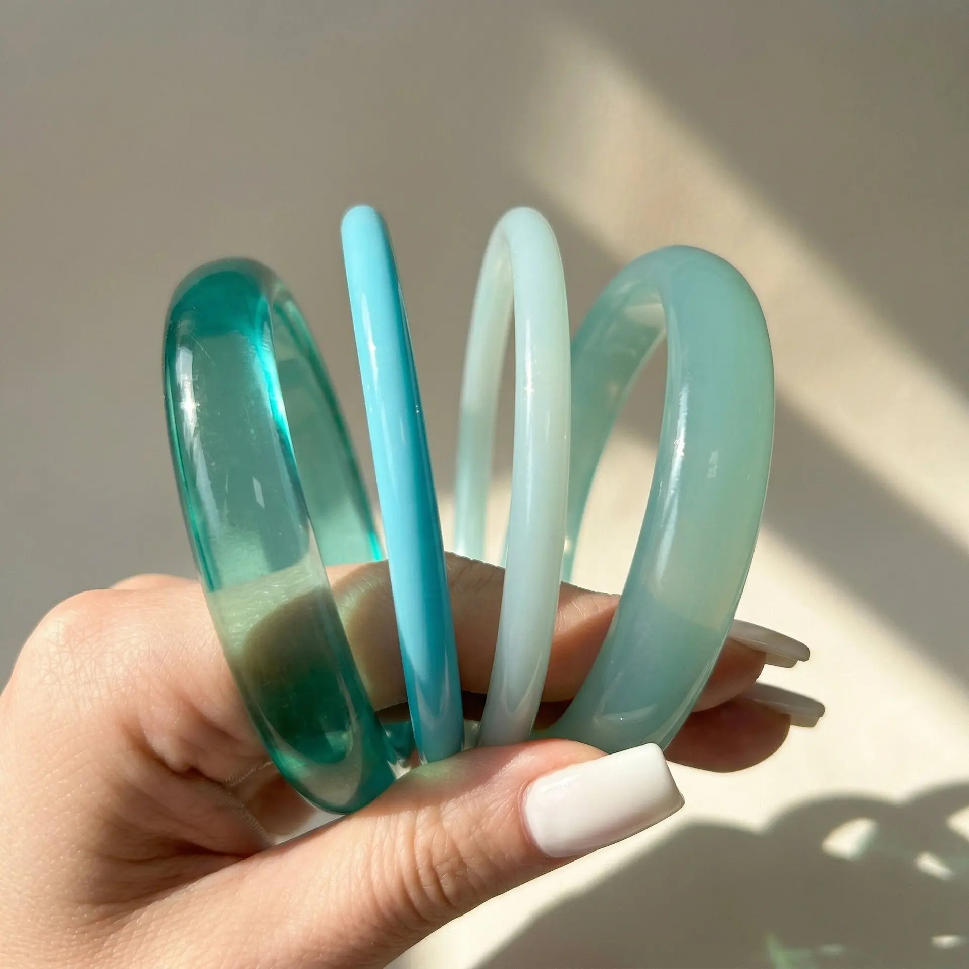 4Pcs/Set Minimalist Acrylic Resin Bracelet Bangle Set Stackable Woman Jewelry Lightweight & Eco-Friendly Bulk Discount