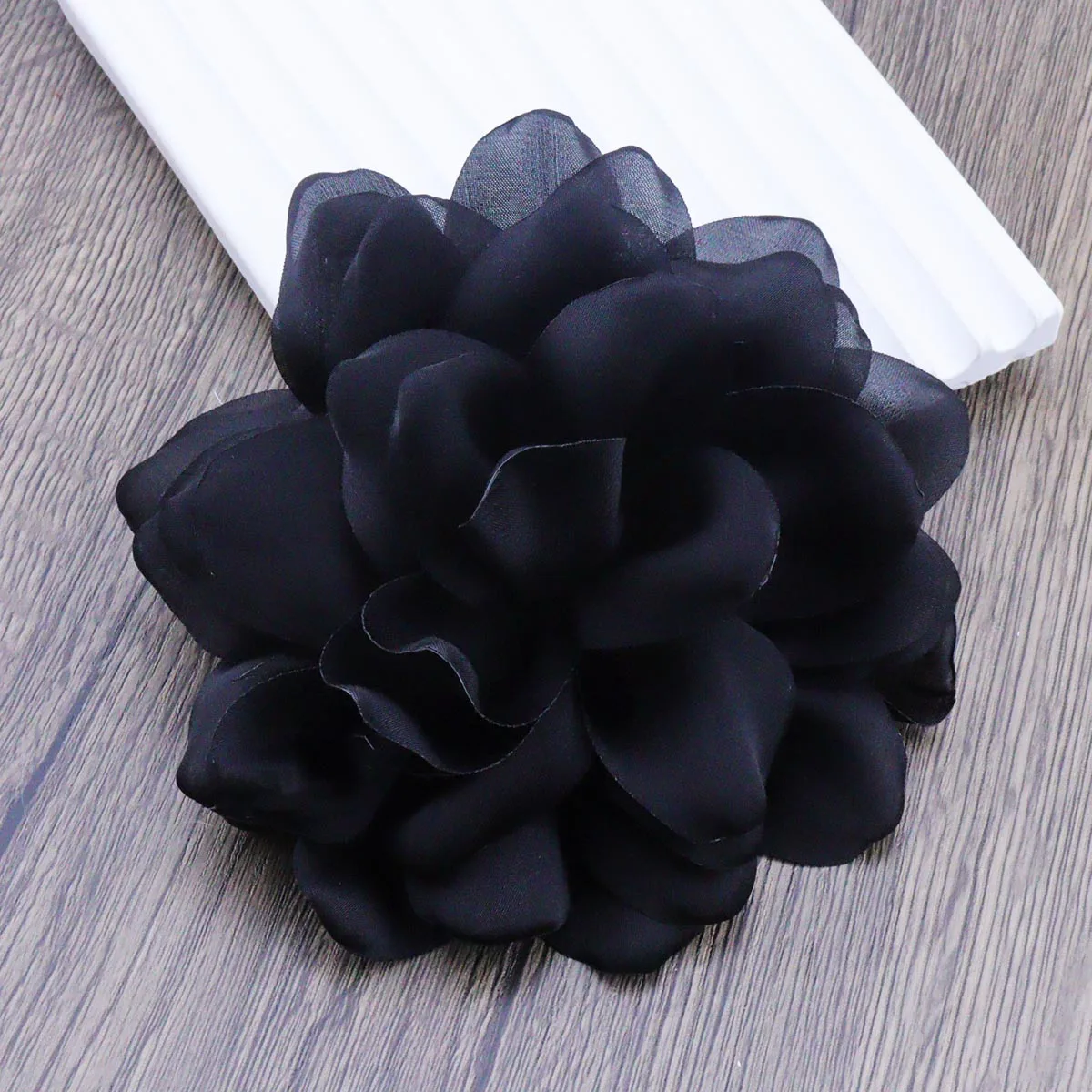 French Niche Satin Multi-layered Floral Brooch for Women\'s Dinner All-match Dress Coat Suit Sweater