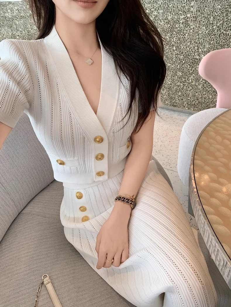 

High-end women's suit 24 early autumn French style celebrity style v-neck knitwear top fashion temperament half-body skirt