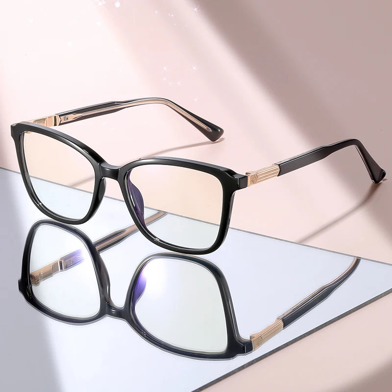 novos-Oculos-classicos-estilosos-anti-luz-azul-com-armacao-preta-e-prata-e-lentes-transparentes-reduzem-a-fadiga-ocular-para-uso-no-escritorio-e-estudo