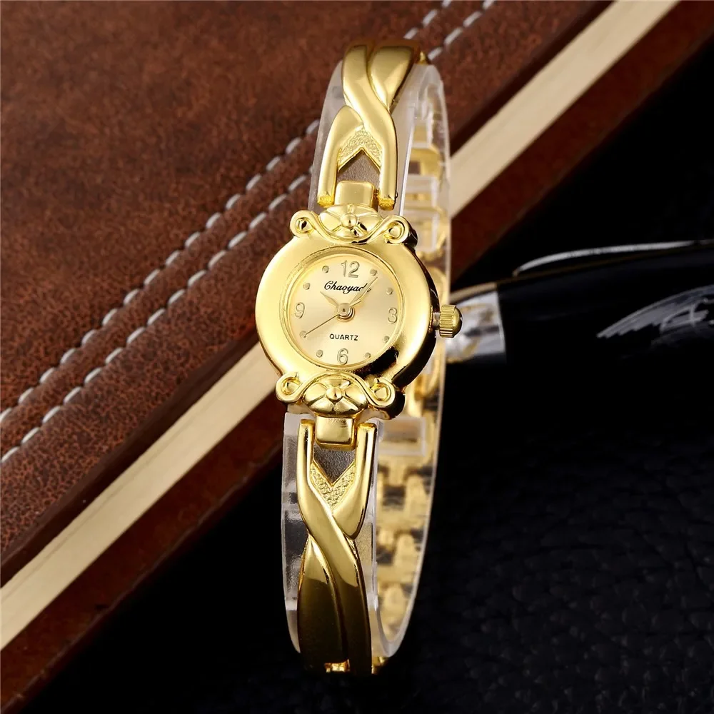 Orologio vintage in oro moda per donna Orologio al quarzo elegante di lusso Bracciale modello da donna Orologi da polso casual Reloj Mujer