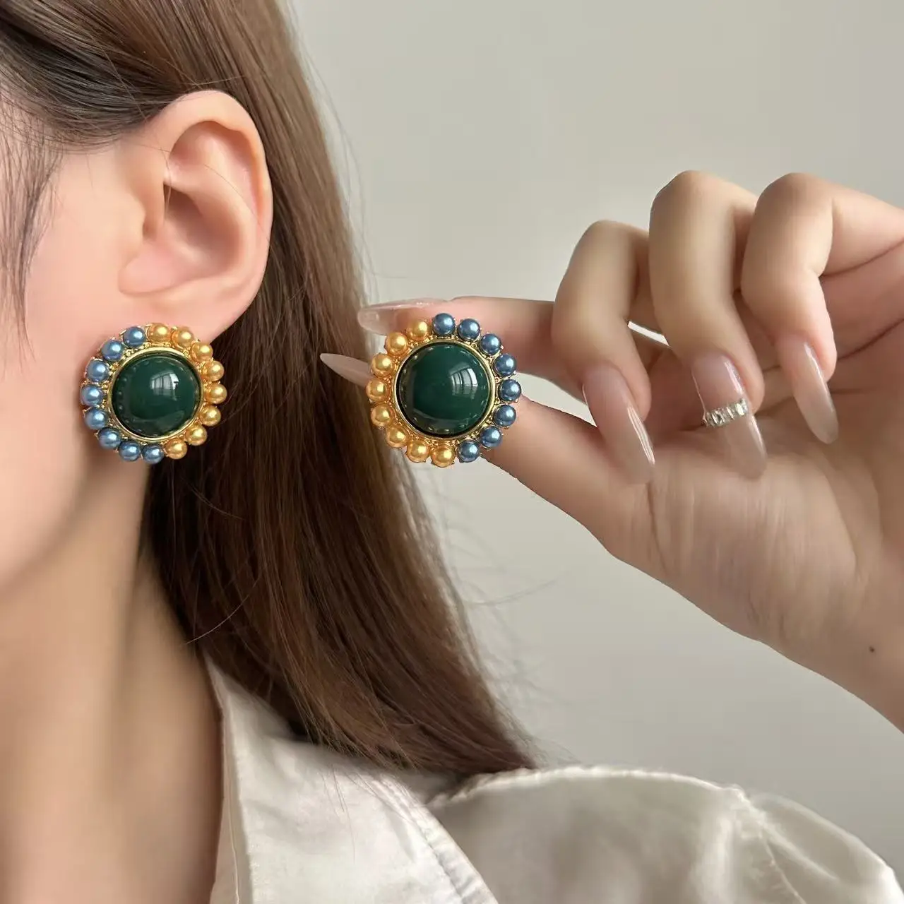 Medieval high-end sense exaggerated retro court style round stud earrings women's light luxury emerald contrasting pearl earring