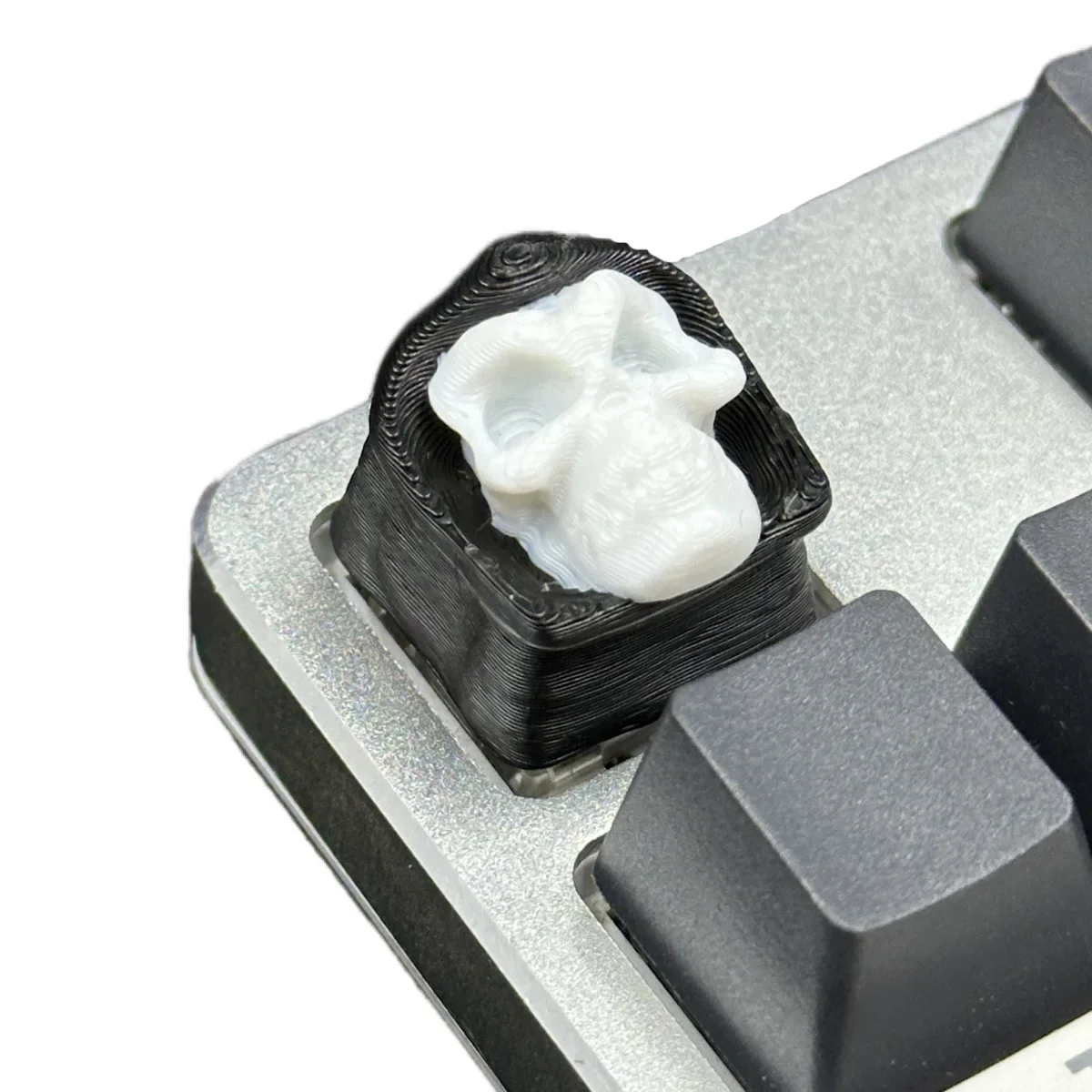 

Custom Personalized Resin Halloween Skull Keycaps Handmade Cross Shaft Keycaps Single