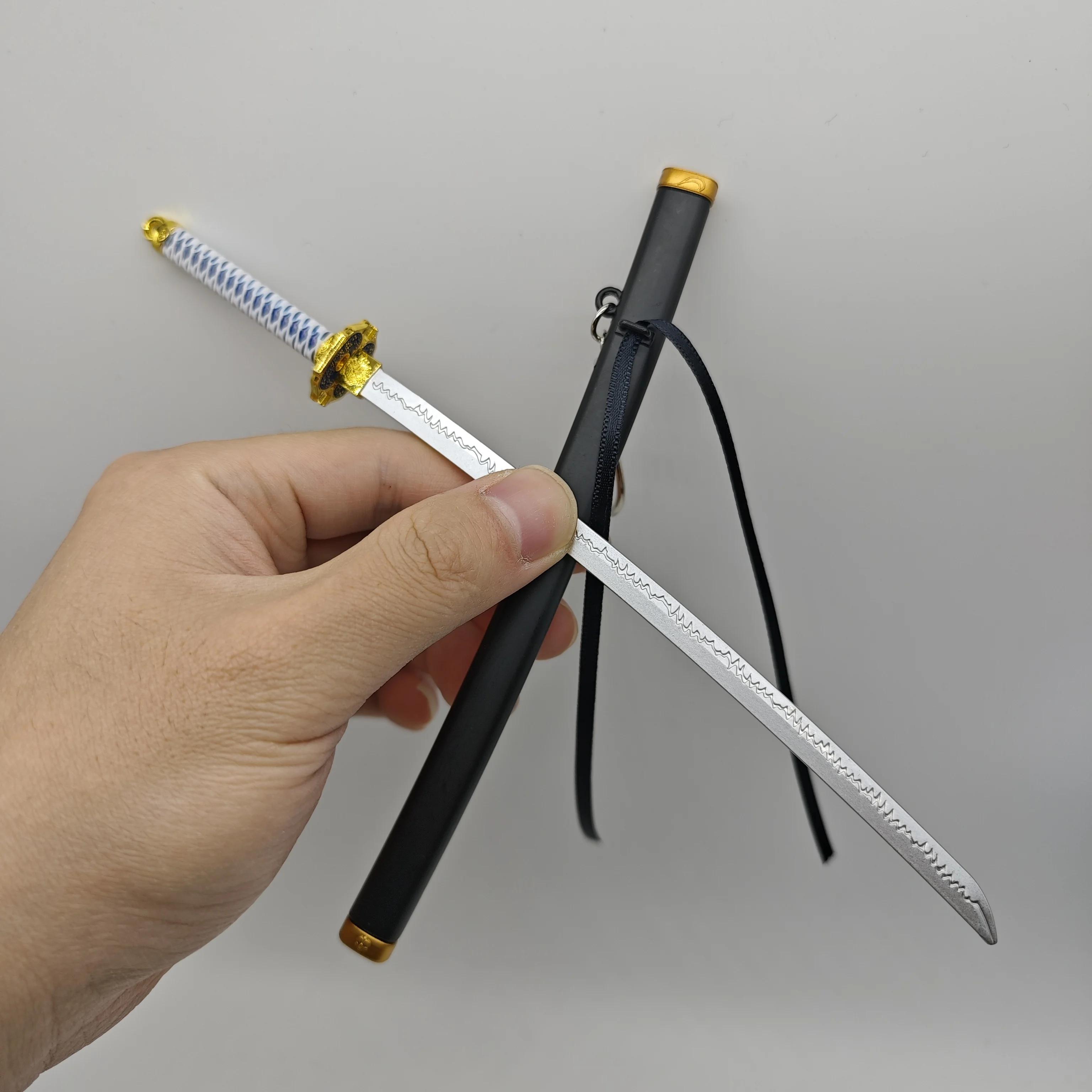 22 ซม.Vergil Yama Katana กับ Scabbard Devil May เกมอุปกรณ์ต่อพ่วงโลหะทั้งหมดอาวุธรุ่น Dante ดาบ Cry 5 ยาวมีดหัตถกรรมของเล่น