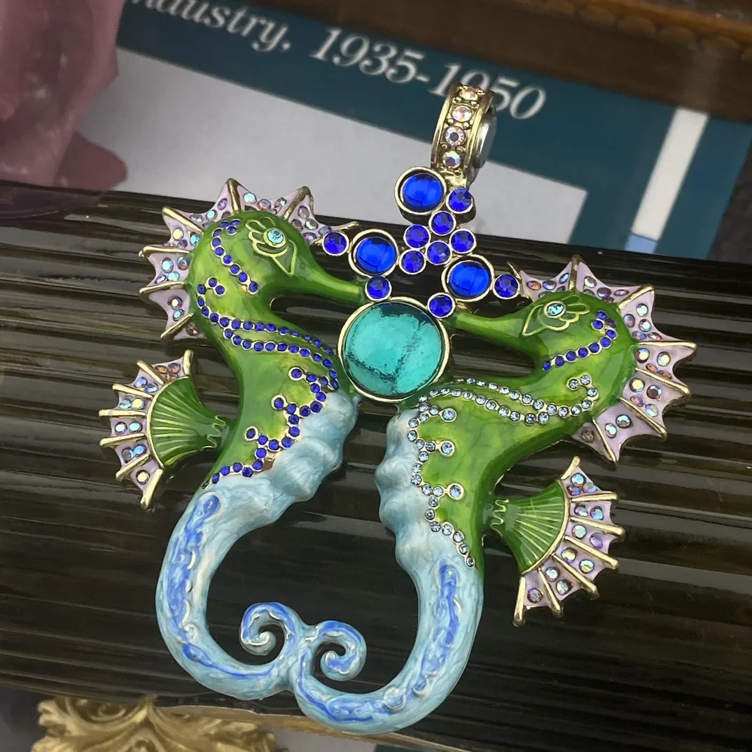 KFVintage Enamel Craftsmanship Inlaid with Czech Diamonds, Glass Beads, Double Seahorse, Bubble-spitting Magnetic Pendant