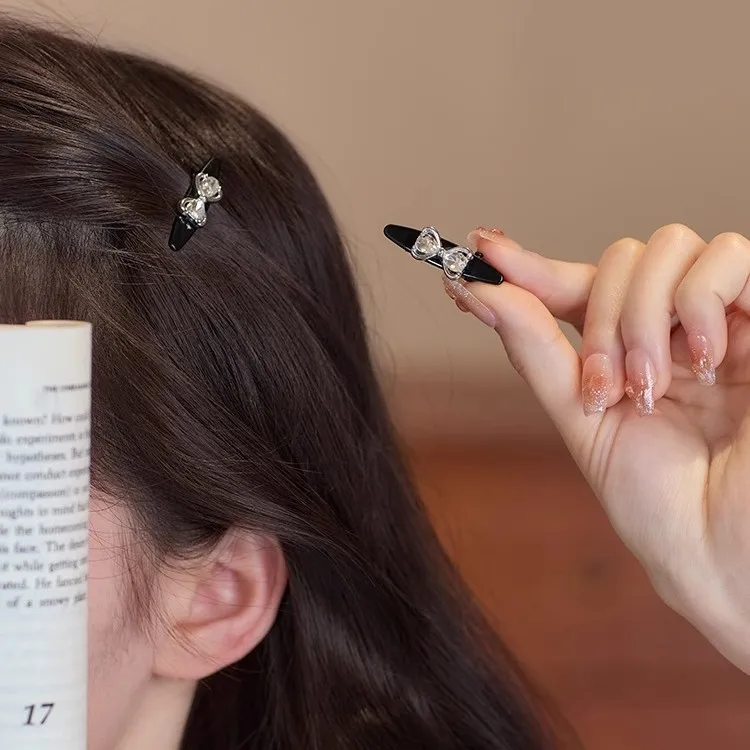 

Small Rhinestone Bow Bangs Clip Side Duckbill Clip Mini Rhinestone Hairpin High-end Forehead Broken Hairpin