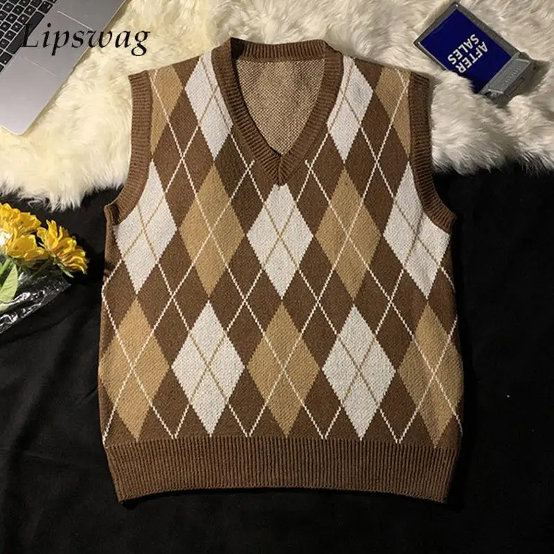 Preppy Chic Geometric Crochet Knit Vest Mens Autumn Vintage V Neck Sleeveless Knitted Camisoles Men Classic Knitting Tank Tops