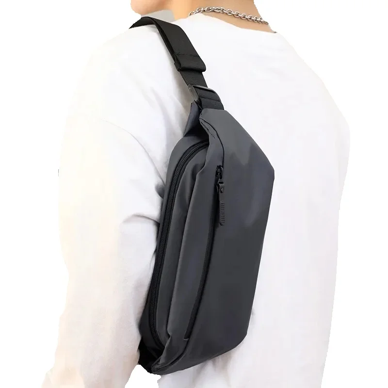 Heuptassen, modetrends voor mannen, telefoontasjes, designer anti-diefstal heuptasjes, luxe merk schoudertasjes, crossbodytasjes, borsttassen_voghion.com