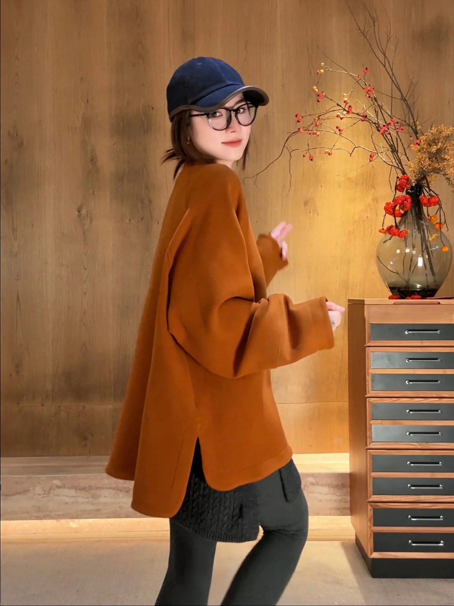 

Moon Doesnt Eat Fish Minimalist Color Sweatshirt Loose Fit round Neck Women's Top Early Spring Casual Streetwear