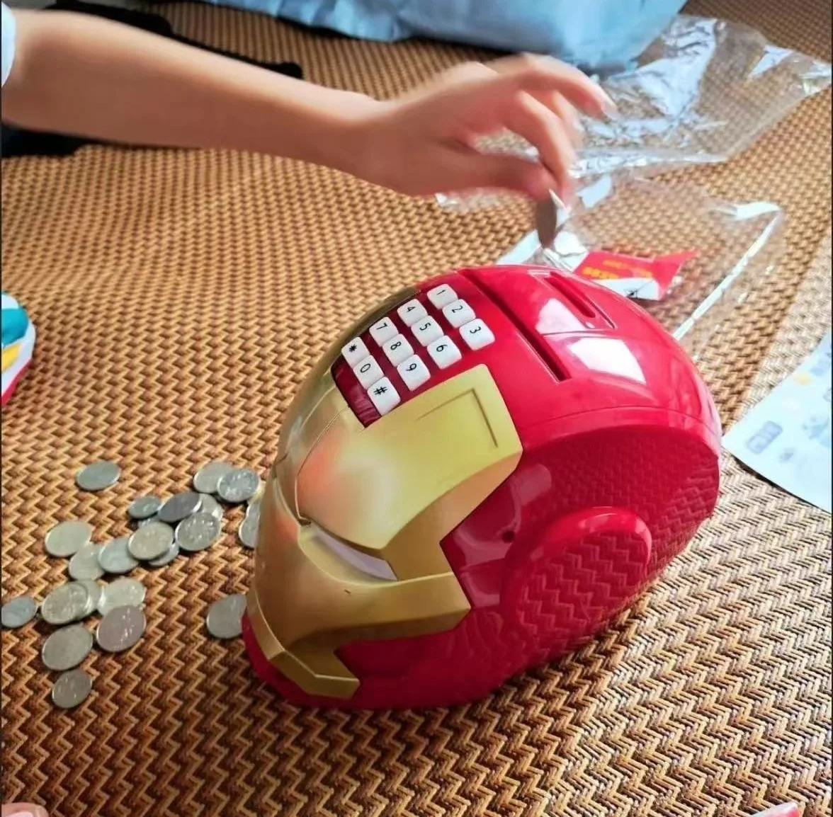 

Electronic Light and Music Ironman Iron man helmet notes and coins Password lock Piggy bank Action figures decoration kids gift