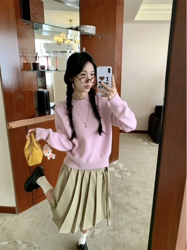 

Корейский модный комплект: вязаный свитер с круглым вырезом и длинными рукавами, плиссированная юбка цвета хаки с поясом, весенний модный ансамбль