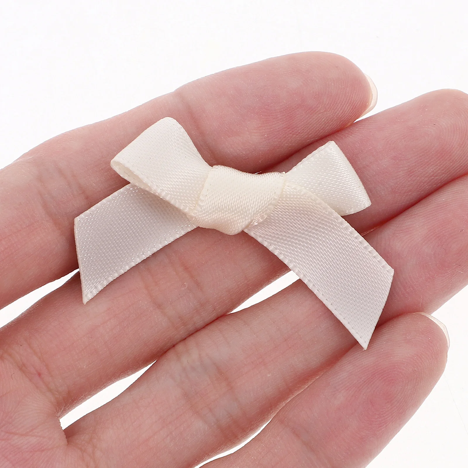 

200Pcs Compact Fabric Bowknot Decorative Sewing Accessories Multi-Function DIY Clothes Bowknot Sewing Supplies