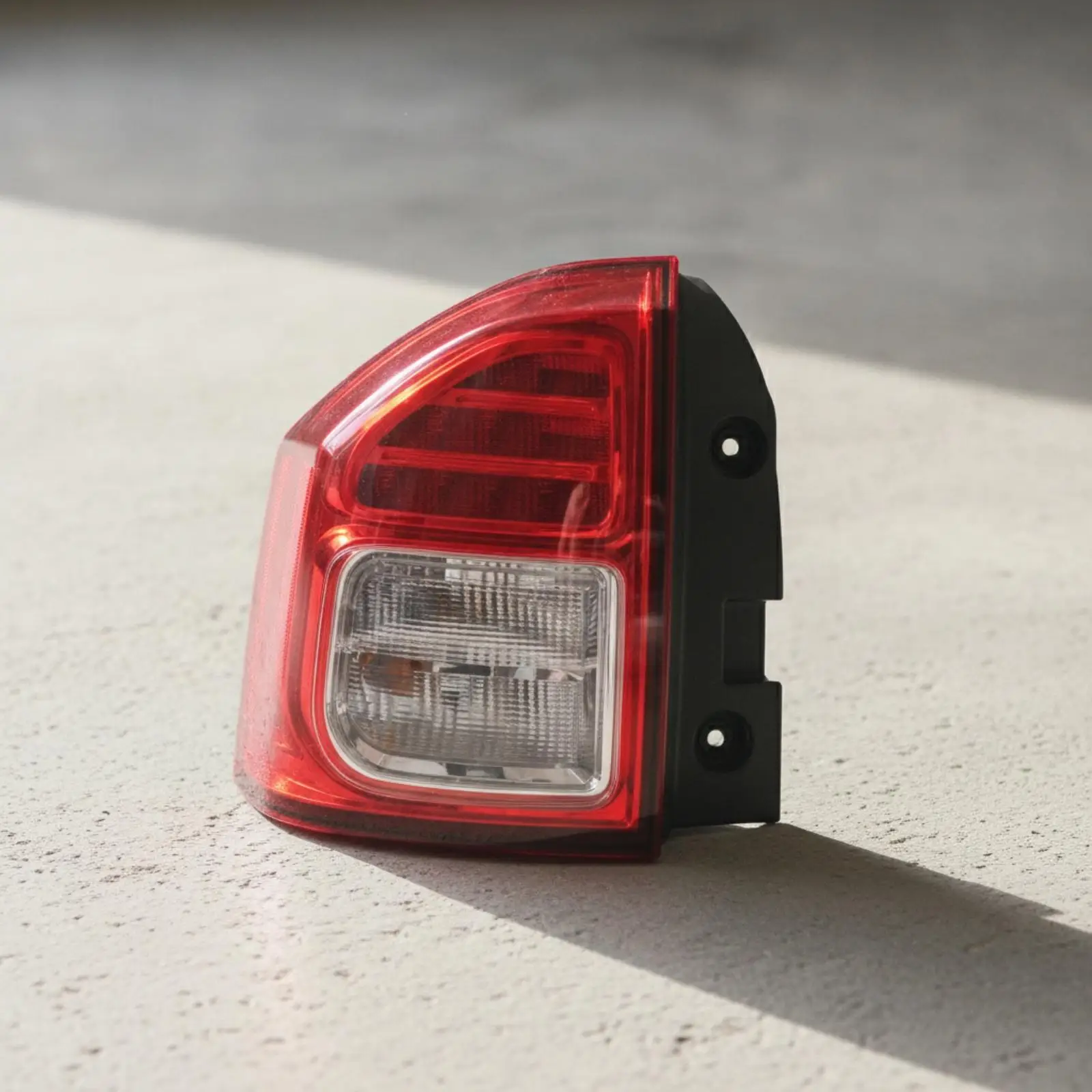 Vehicle Rear Light Unit Replacement Rear Lamp Easy to Install Rear Taillight with Molded Housing Plug-and-Play for Auto Repair