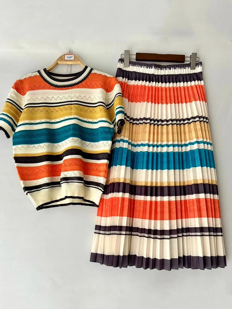 

2025 Summer Women's retro geometric striped knitted sweater pullover two-piece set + Loose pleated skirt Fashion set