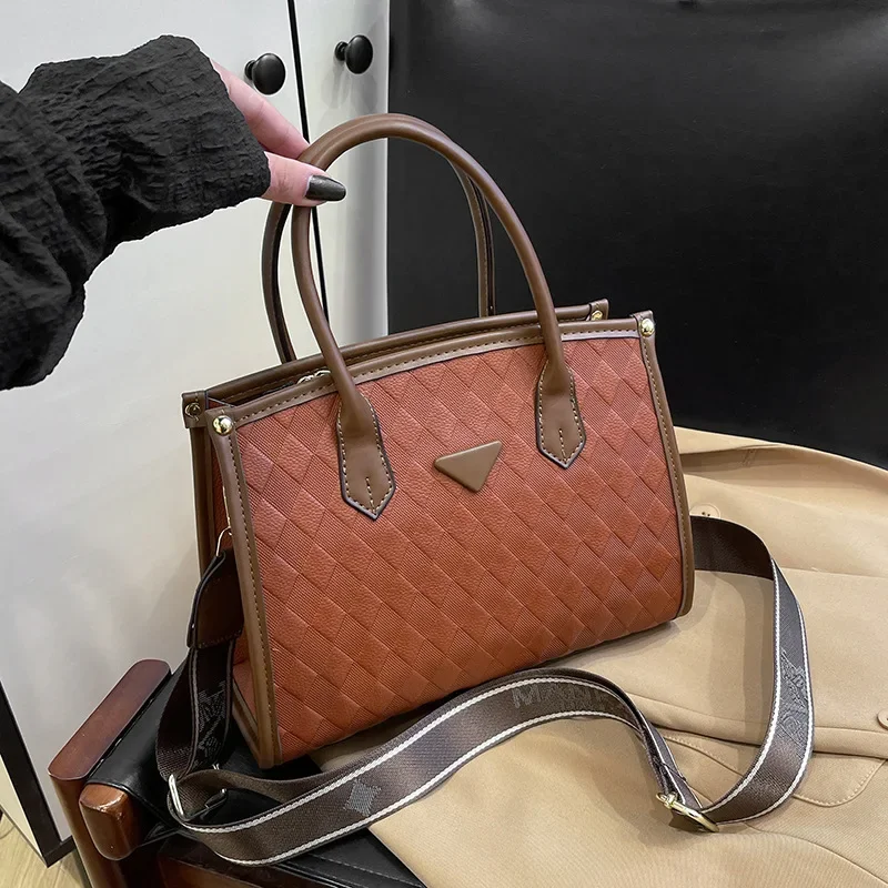 

2025Новая женская большая сумка с тиснением в стиле ретро | Стильная сумка большой вместимости | Повседневная универсальная сумка через плечо | Винтажная текстура